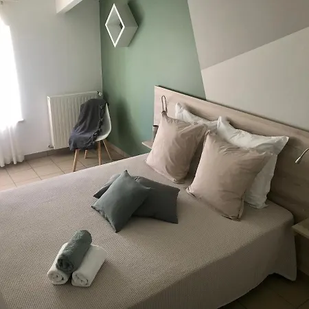 לינה וארוחת בוקר 8 Le Chiron De La Roche 85130 Chanverrie 3*