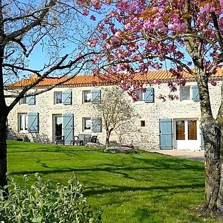 Le Chiron De La Roche La Verrie